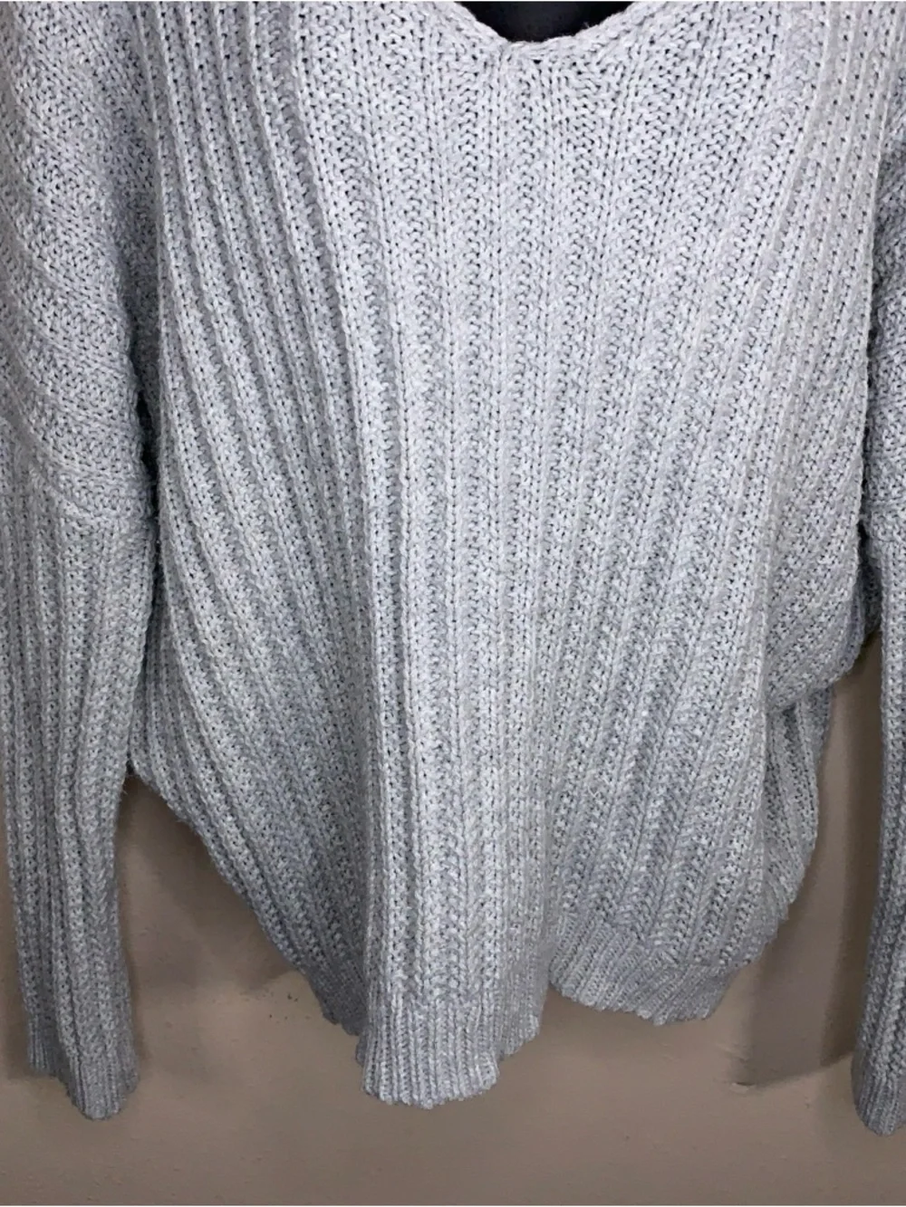 Large Rue 21 Light Grey Vneck Sweater Long Sleeve Knit Soft Comfortable
